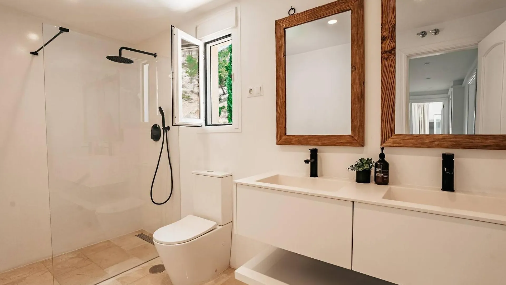 New Renovated Townhouse With Sea View And Jacuzzi Villa Malaga Holiday home