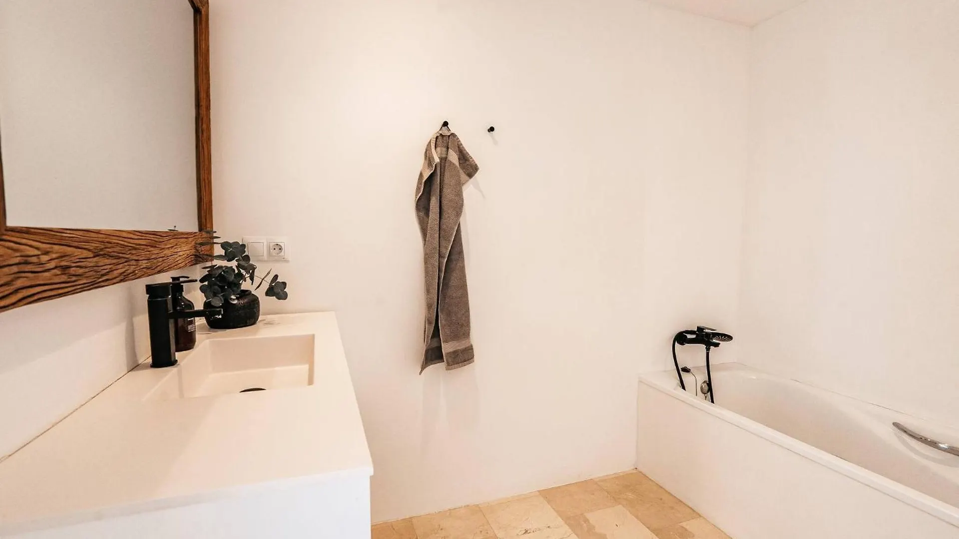New Renovated Townhouse With Sea View And Jacuzzi Villa Malaga Spain