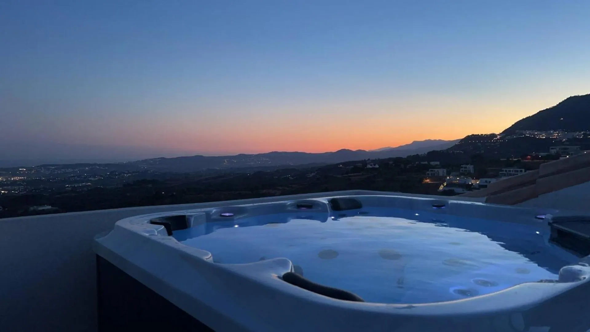 New Renovated Townhouse With Sea View And Jacuzzi Villa Malaga Holiday home
